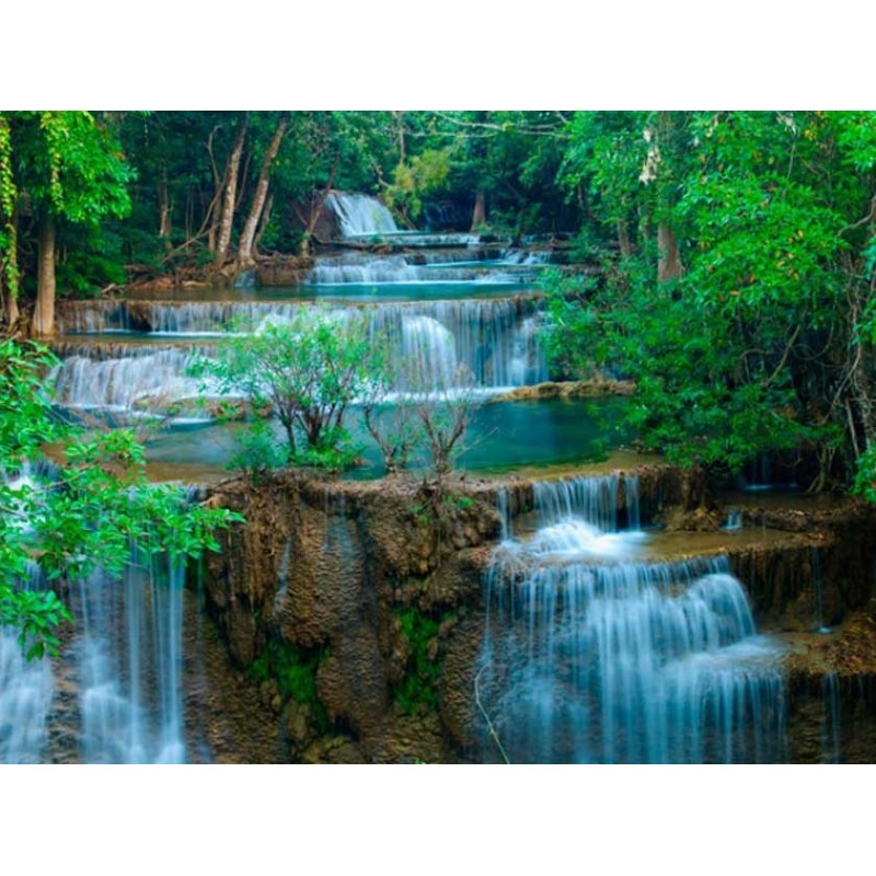 Una cascada en Kanchanaburi, Tailandia